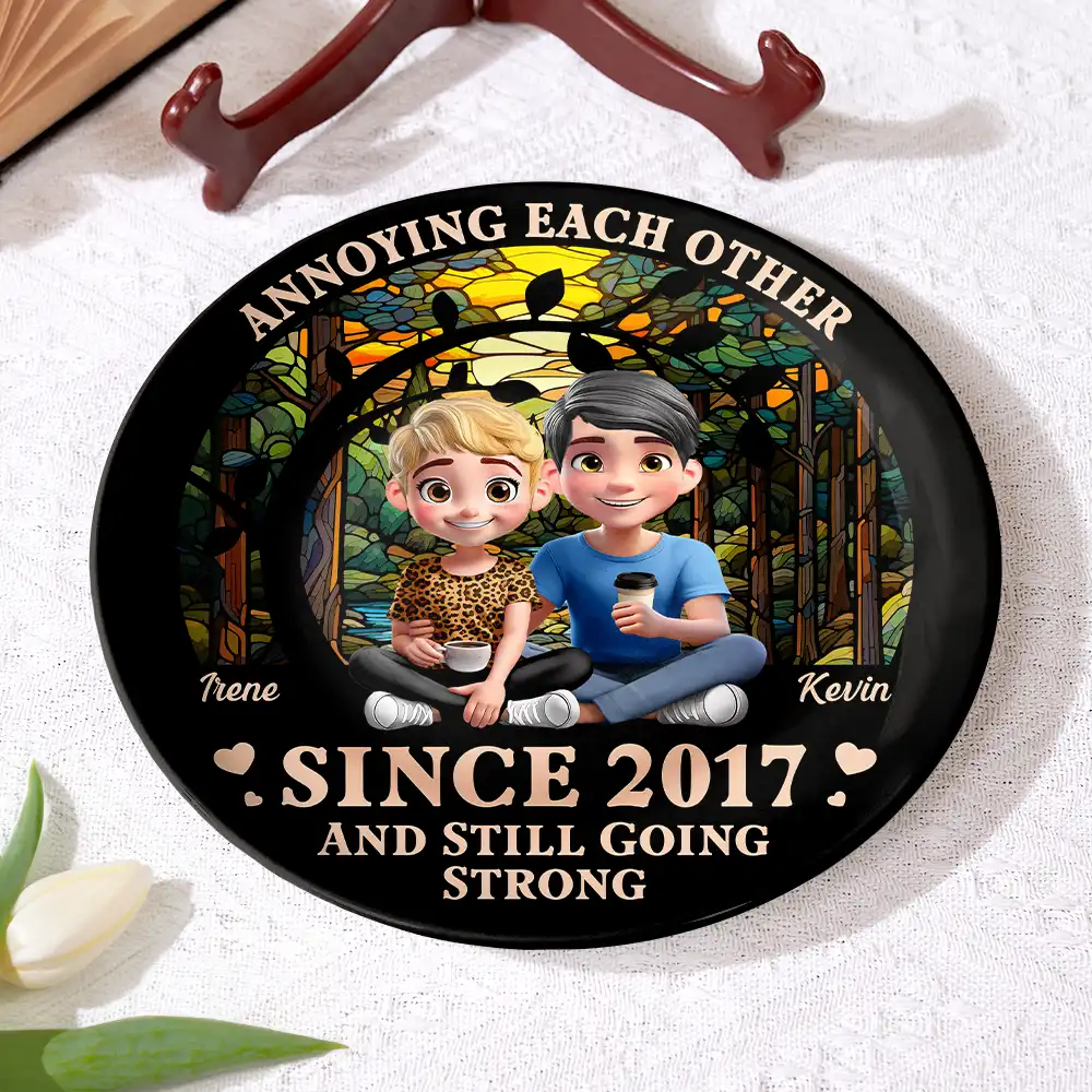 3D Effect Couple Annoying Each Other - Personalized Ceramic Plate - Image 4