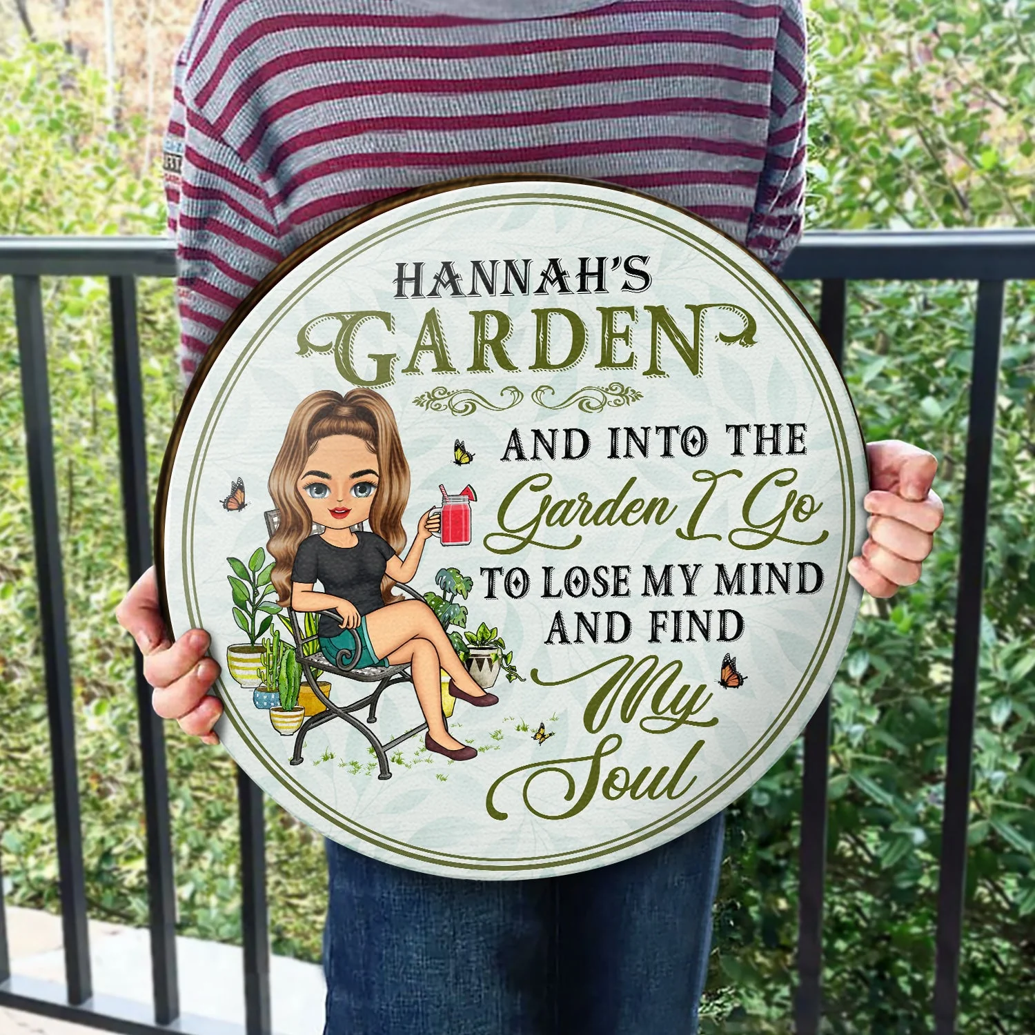 And Into The Garden I Go Gardening - Garden Sign - Personalized Custom Wood Circle Sign - Image 3