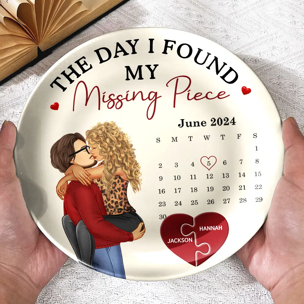 Calendar The Day I Found My Missing Piece Kissing Couples - Personalized Ceramic Plate - Image 3