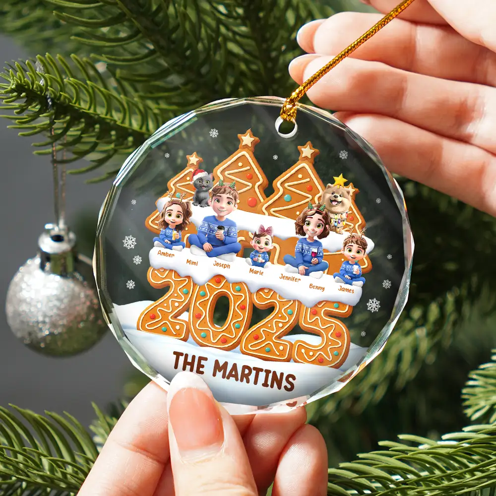 Christmas Family Gingerbread 3D Effect - Personalized Circle Glass Ornament - Image 2