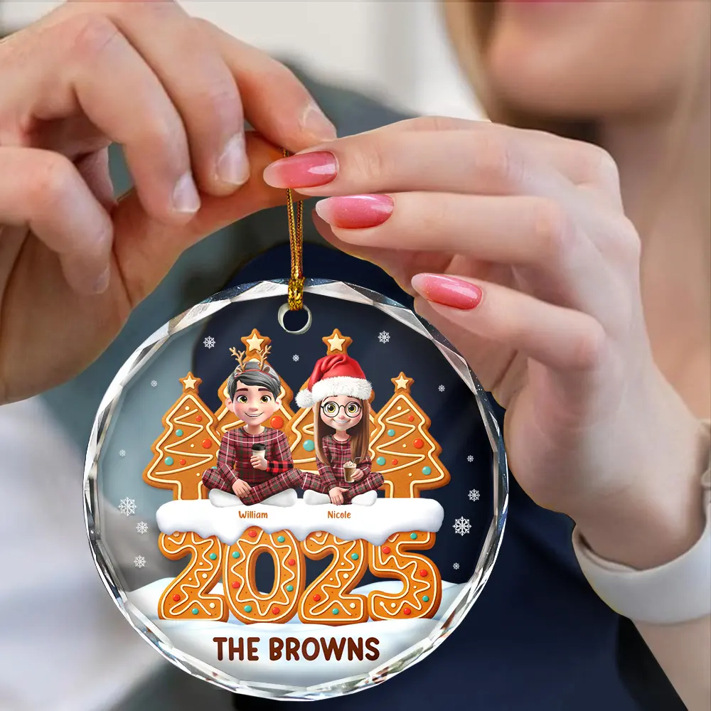 Christmas Family Gingerbread 3D Effect - Personalized Circle Glass Ornament - Image 4