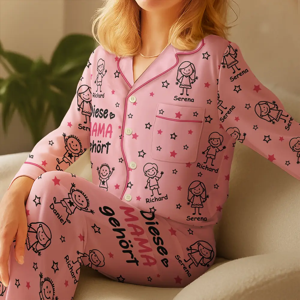 Diese Oma Mama Gehört Ihren Enkelkindern - Personalisiertes Satin-Pyjama-Set - Image 4