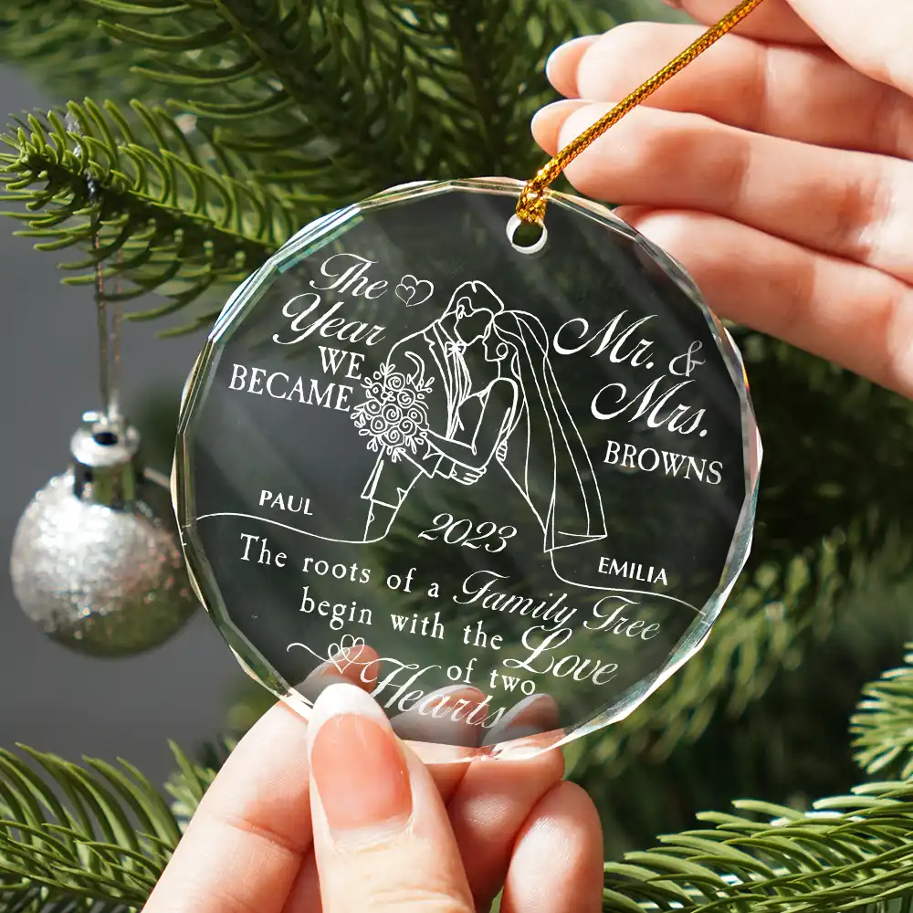 First Christmas Couple The Roots Of A Family Tree Begin - Personalized Circle Glass Ornament - Image 2