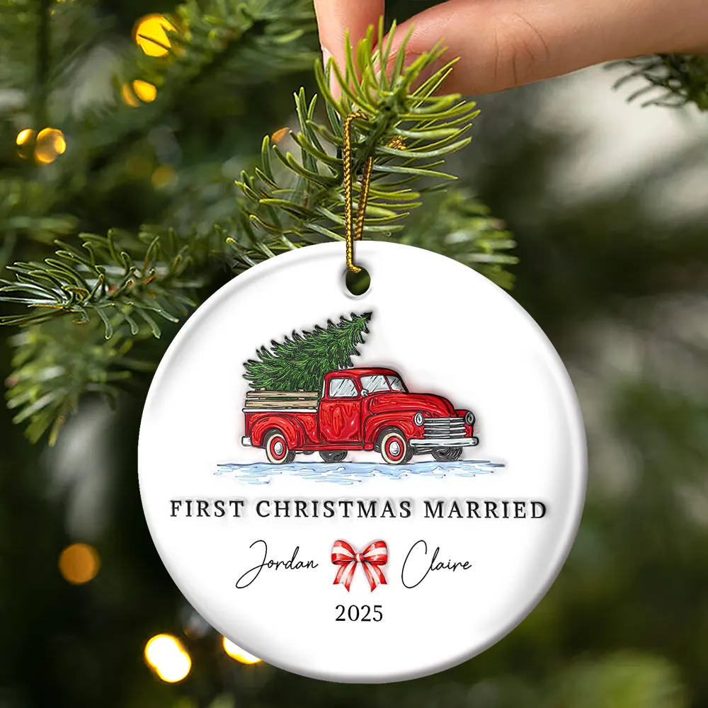 First Christmas Married Couples - 3D Inflated Effect Printed Ornament, Personalized Circle Ceramic Ornament - Image 3