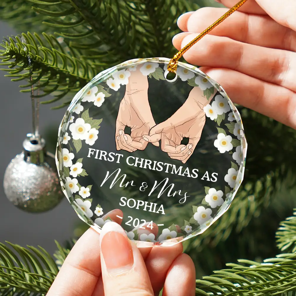Holding Hands Husband And Wife First Christmas - Personalized Circle Glass Ornament - Image 2