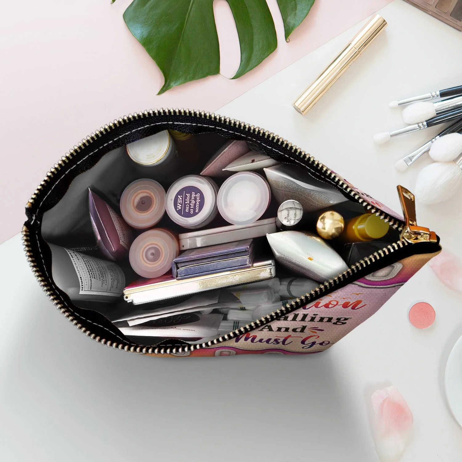Just A Girl Who Loves Traveling - Gift For Travel Lovers - Personalized Cosmetic Bag - Image 5