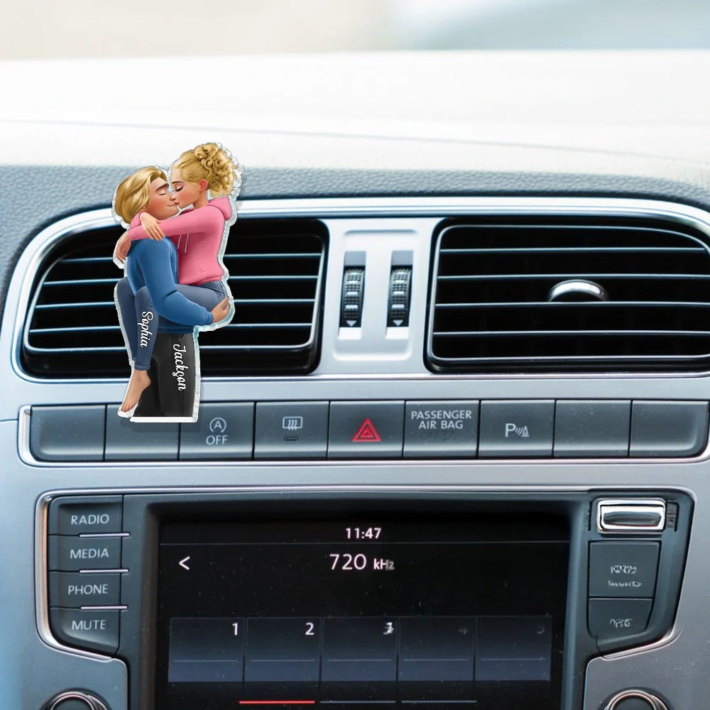 Kissing Couple 3D Effect - Personalized Acrylic Car Vent Clip - Image 2