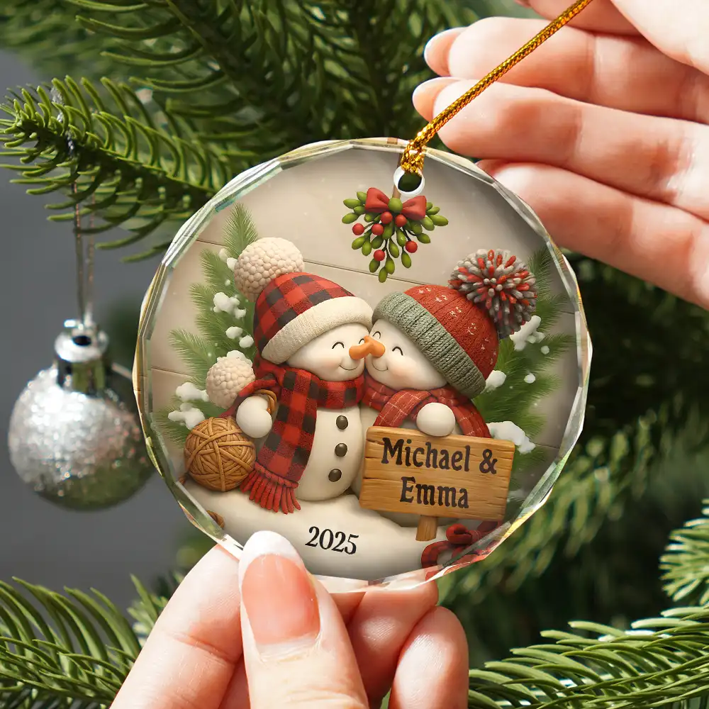Kissing Snowman Couple Christmas - Personalized Circle Glass Ornament - Image 2