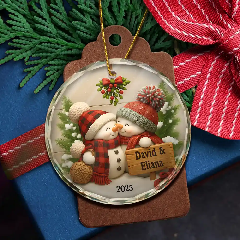 Kissing Snowman Couple Christmas - Personalized Circle Glass Ornament - Image 5