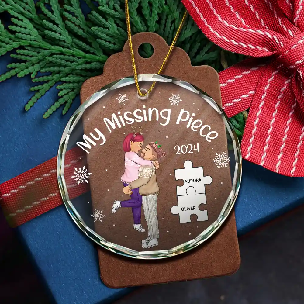 My Missing Piece Christmas Cartoon Kissing Couple - Personalized Circle Glass Ornament - Image 5