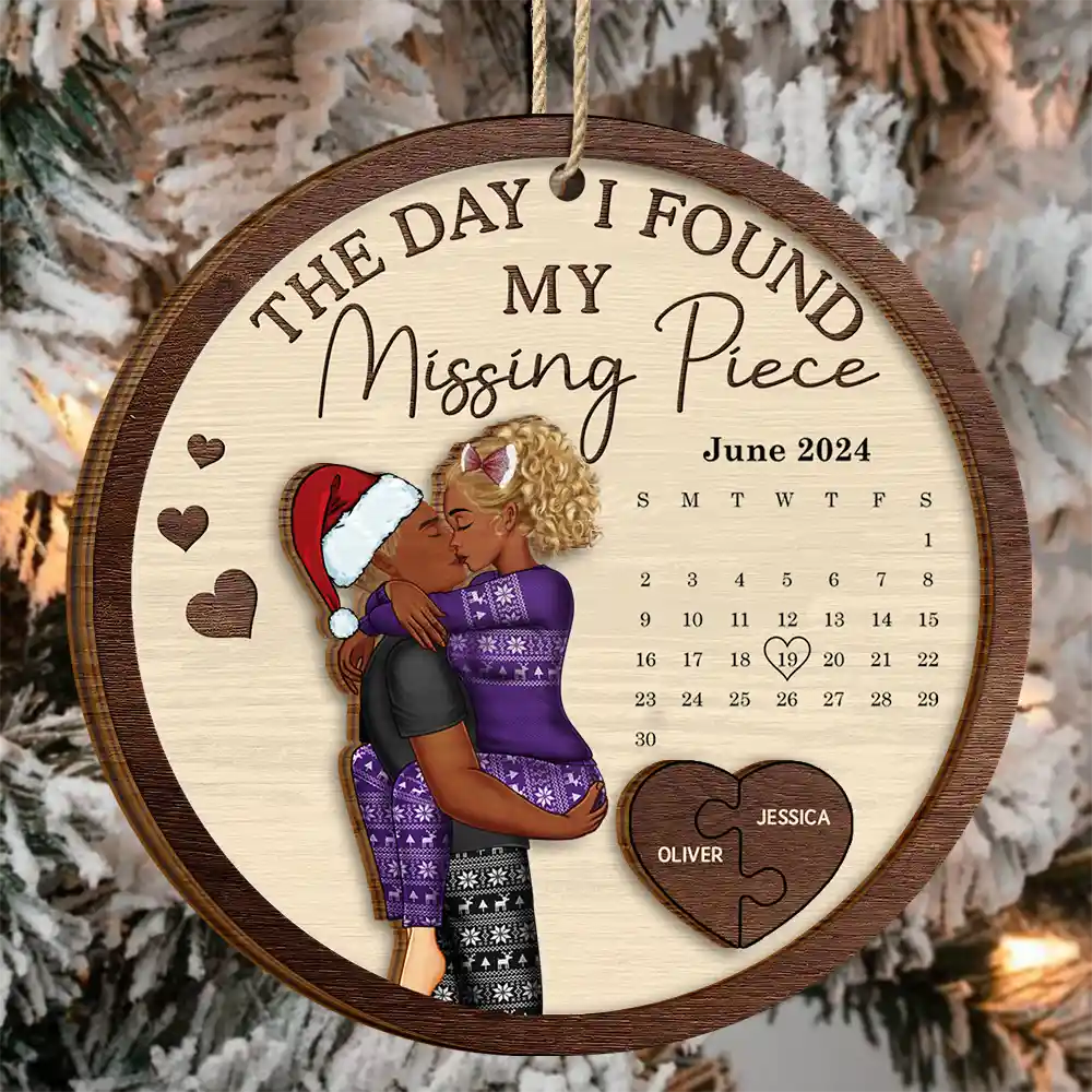 The Day I Found My Missing Piece Kissing Couples Calendar - Personalized 2-Layered Wooden Ornament - Image 3