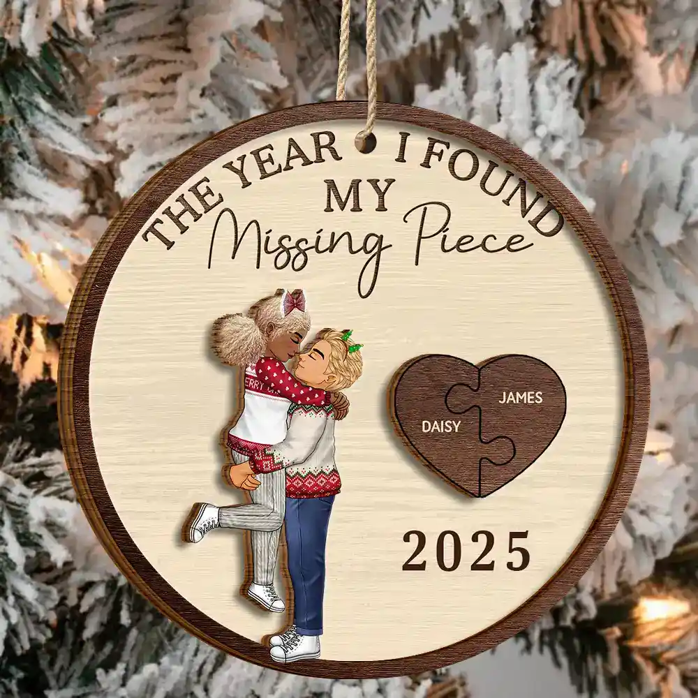 The Year I Found My Missing Piece Cartoon Kissing Couples - Personalized 2-Layered Wooden Ornament - Image 3