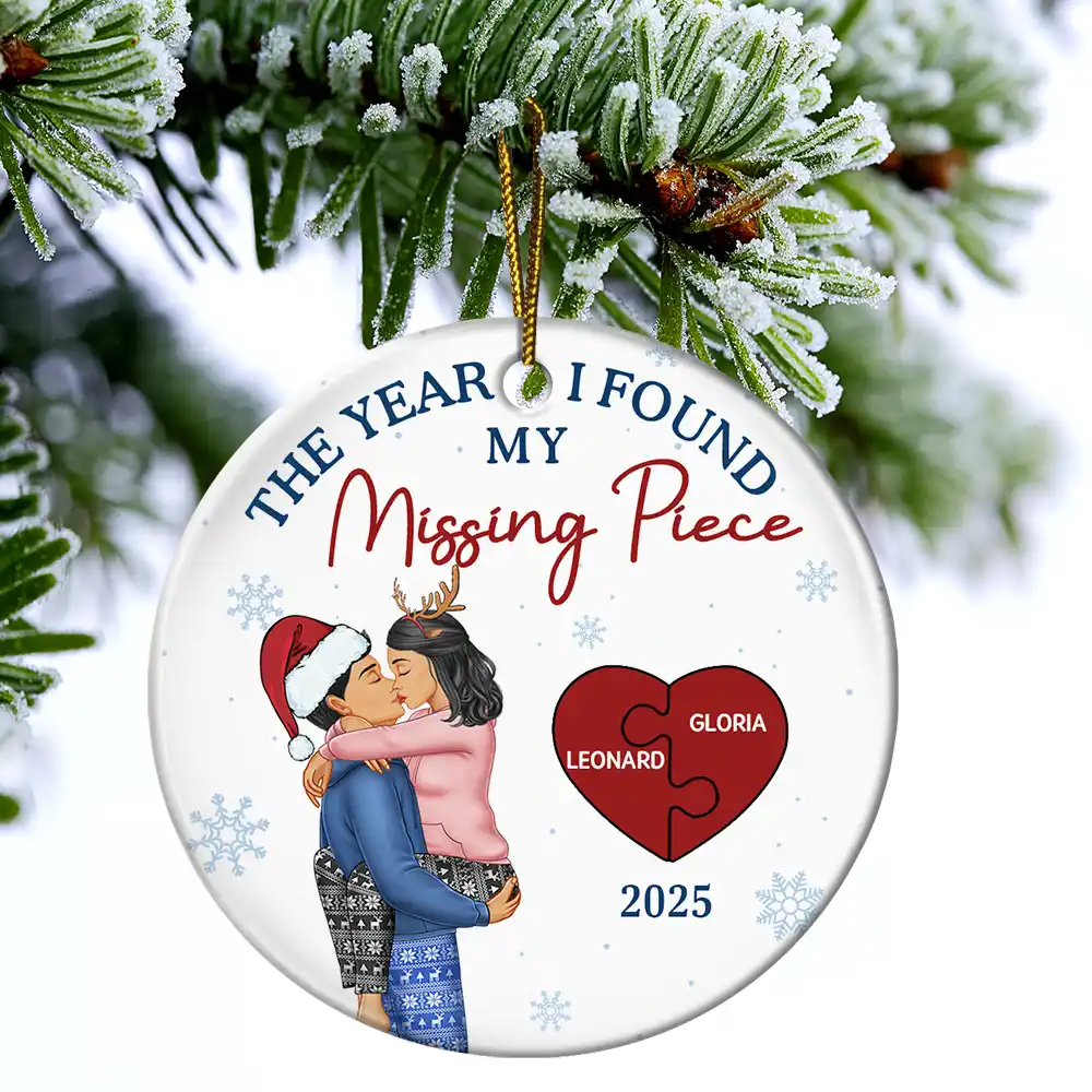 The Year I Found My Missing Piece Kissing Couple - Personalized Circle Ceramic Ornament - Image 4