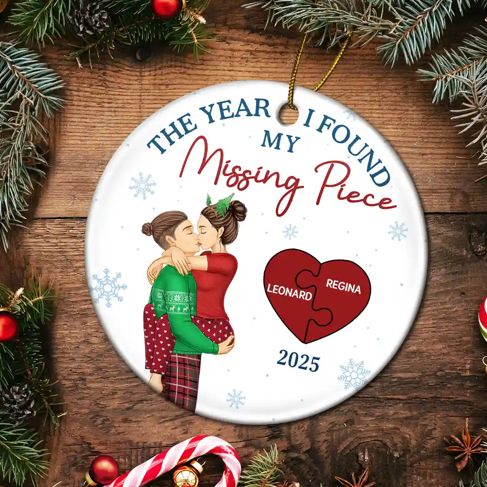 The Year I Found My Missing Piece Kissing Couple - Personalized Circle Ceramic Ornament - Image 5