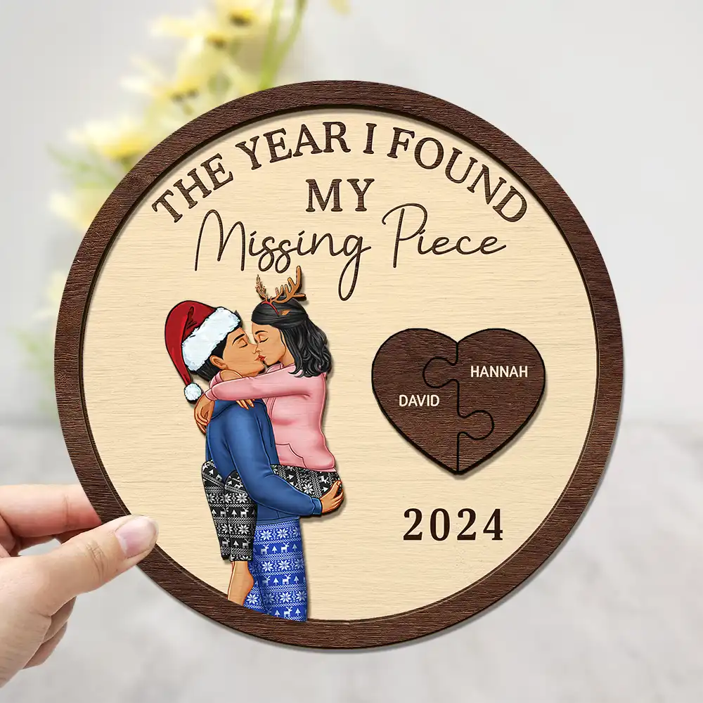 The Year I Found My Missing Piece Kissing Couples - Personalized 2-Layered Wooden Plaque With Stand - Image 3