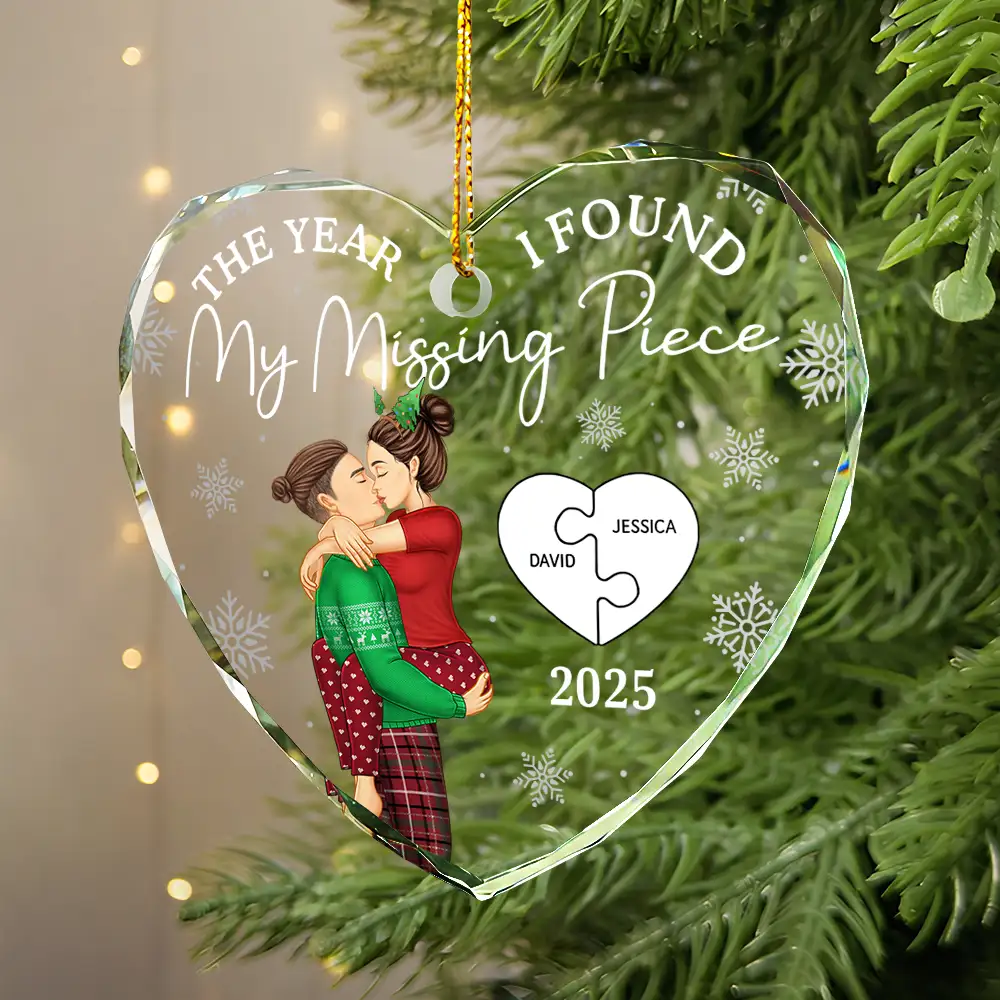 The Year I Found My Missing Piece Kissing Couples - Personalized Heart Shaped Glass Ornament - Image 2