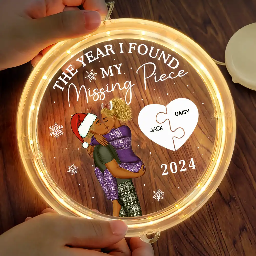 The Year I Found My Missing Piece Kissing Couples - Personalized LED Pendant Light - Image 3