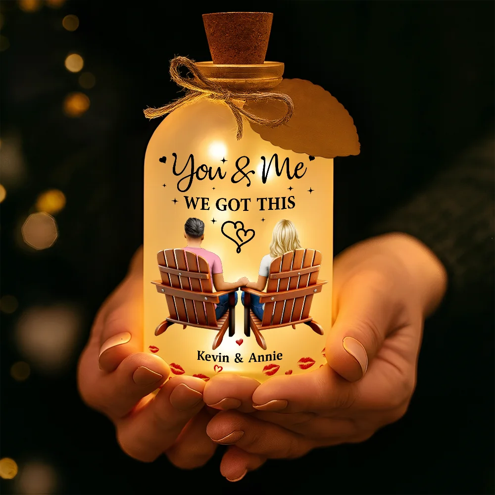 You & Me We Got This Holding Hands Couple - Personalized Short Bottle Light - Image 4